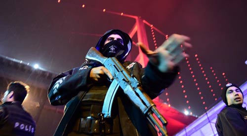 هجوم مسلح على ملهى ليلي في اسطنبول يحصد عشرات القتلى والجرحى من المحتفلين بحلول العام الجديد