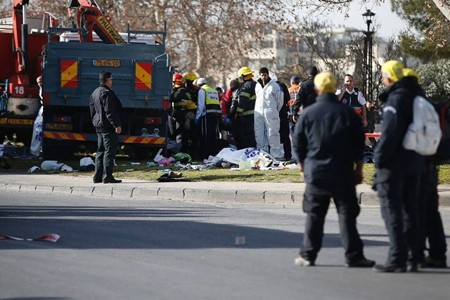 في الـ 2017 الدهس يلاحق جنود العدو.. قتلى وجرحى بعملية جديدة بالقدس المحتلة