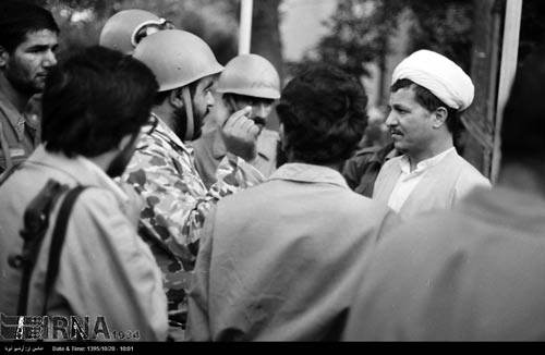 آية الله علي أكبر هاشمي رفسنجاني.. صوَر من التاريخ