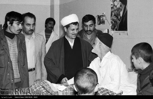 آية الله علي أكبر هاشمي رفسنجاني.. صوَر من التاريخ