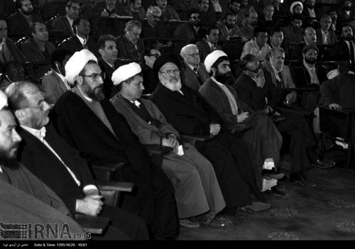 آية الله علي أكبر هاشمي رفسنجاني.. صوَر من التاريخ