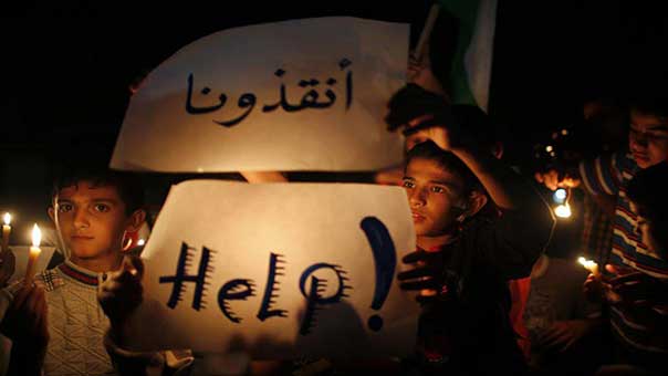 أزمة الكهرباء في غزة تزيد مأساة ذوي الاحتياجات الخاصة .. وتعزلهم عن المجتمع!