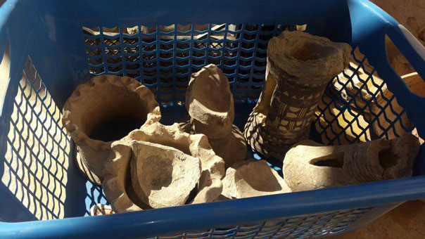 بالصور.. العثور على مئة قطعة أثرية في منزل أحد قياديي &rsquo;داعش&rsquo; في الموصل