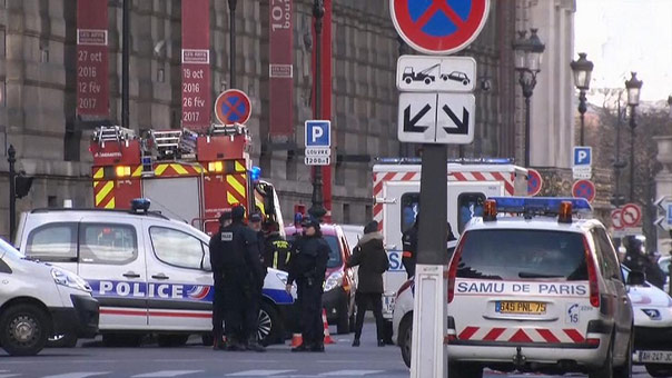 الداخلية الفرنسية: حدث أمني بمحيط متحف اللوفر في باريس