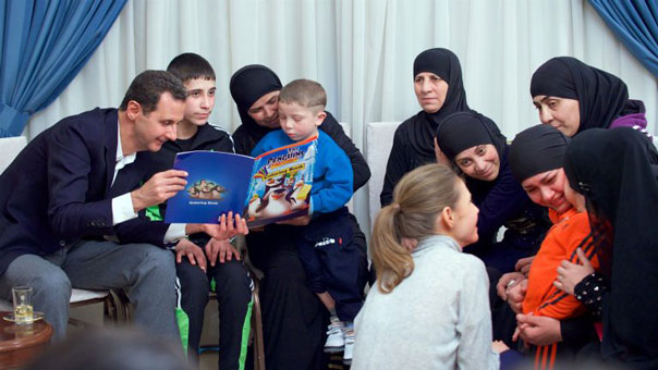 بالصور.. الرئيس الاسد يستقبل مع عقيلته عشرات النساء والأطفال من مخطوفي ريف اللاذقية المحررين