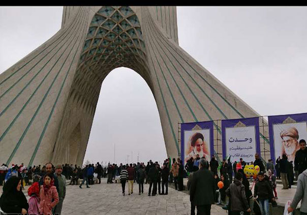 إيران ترد شعبياً ورسمياً على ترامب..وروحاني: واشنطن ستندم على لغة التهديد