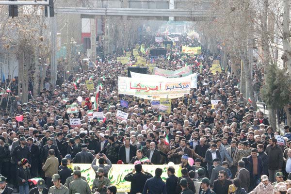 بالصور- هكذا احتفى الايرانيون بالذكرى 38 لانتصار الثورة الاسلامية