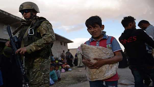 طائرات شحن روسية تلقي مساعدات إنسانية أممية إلى سكان مدينة دير الزور السورية