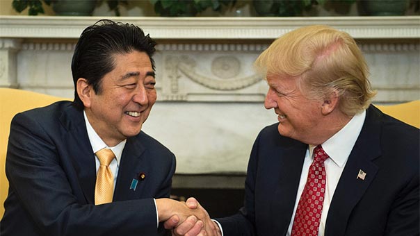  ترامب يسعى لإعادة تفعيل مرسوم &rsquo;الهجرة&rsquo;.. ويبحث مع رئيس وزراء اليابان &rsquo;تمتين العلاقات&rsquo;