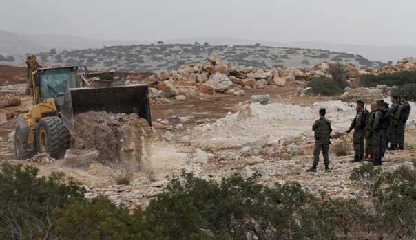 الكهوف ملجأ سكان &rsquo;طانا&rsquo; هرباً من جرافات الاحتلال !