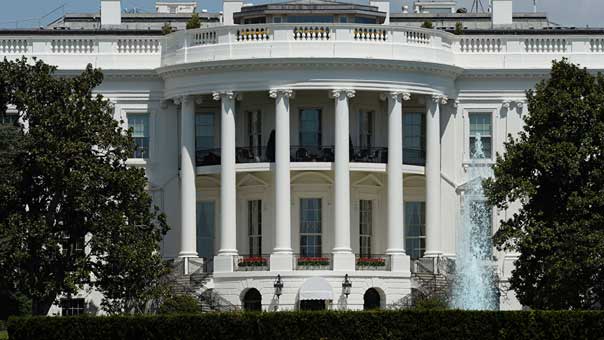 البيت الأبيض يطلب التحقيق في مزاعم تورط إدارة أوباما بالتنصت على حملة ترامب