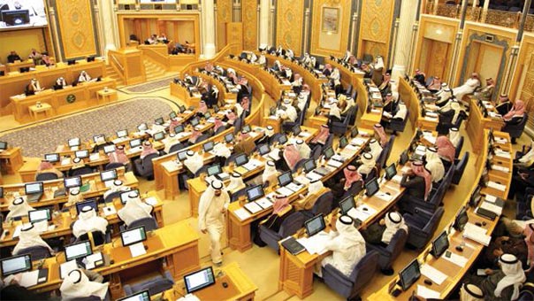 الشورى السعودي يناقش نظاماً حول الهجرة يسعى لترحيل خمسة ملايين &rsquo;أجنبي&rsquo;