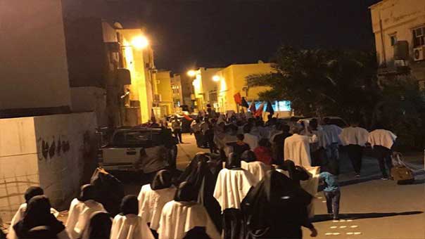 نظام آل خليفة يرجئ محاكمة آية الله قاسم.. والشعب يرتدي الأكفان دفاعًا