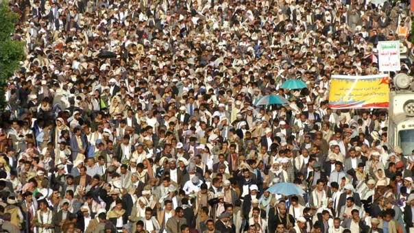 صاروخ باليستي يدك شركة أرامكو في جيزان.. ومسيرة جماهيرية ضد العدوان في صنعاء