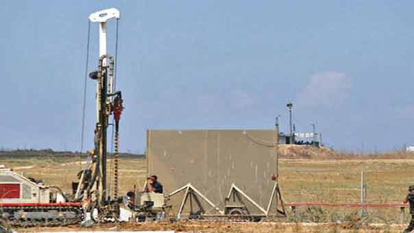  الجدار الصهيوني على حدود غزة.. خطوةٌ أمنية بأبعاد سياسية