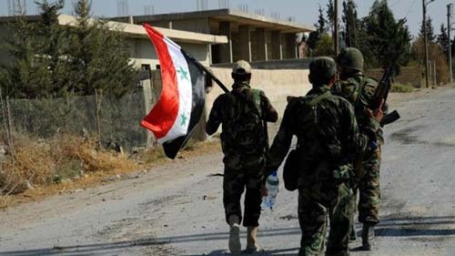 الجيش السوري يعمل على إبعاد مسلحي &rsquo;داعش&rsquo; عن أحياء دير الزور بشكل نهائي