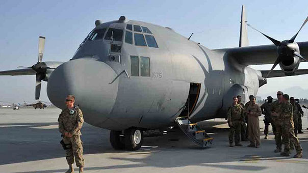  طائرات شحن أمريكية تصل عدن تنقل عتادًا وأسلحة لقوات العدوان على اليمن 