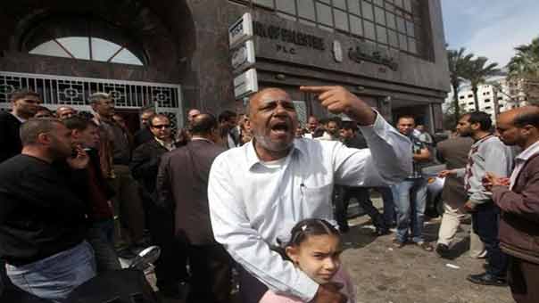 &rsquo;مجزرة الرواتب&rsquo; ضد موظفي غزة الحكوميين .. عقابٌ اقتصادي بأهداف سياسية!