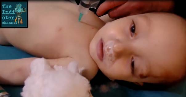 أطباء سويديون: أصحاب ’الخوذ البيضاء’ قتلوا الأطفال السوريين عمداً قبل تصويرهم في تمثيلية الكيميائي