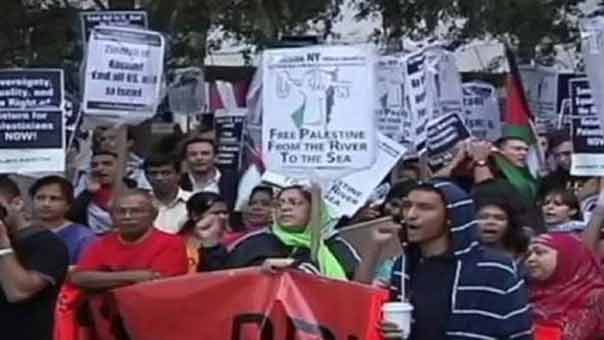 تظاهرات في نيويورك ضد ’حماقة’ ترامب.. لا للحرب في سوريا