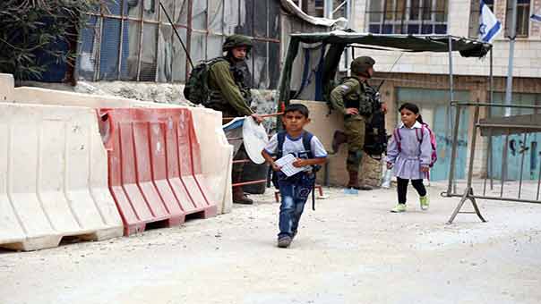 مدرسة &rsquo;قرطبة&rsquo; وسط الخليل.. شاهد آخر على صمود الفلسطينيين وتشبثهم بأرضهم