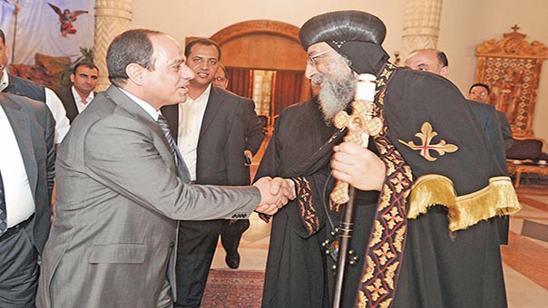  السيسي يقدم العزاء للبابا تواضروس في مقر كاتدرائية الاقباط : سنستمر بالتصدي للإرهاب والقضاء عليه