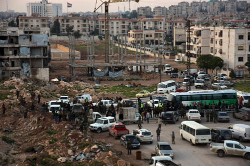 وصول الدفعة الأولى من حافلات أهالي بلدتي كفريا الفوعة إلى حلب وتوجه حافلات المسلحين وعائلاتهم إلى ريف إدلب