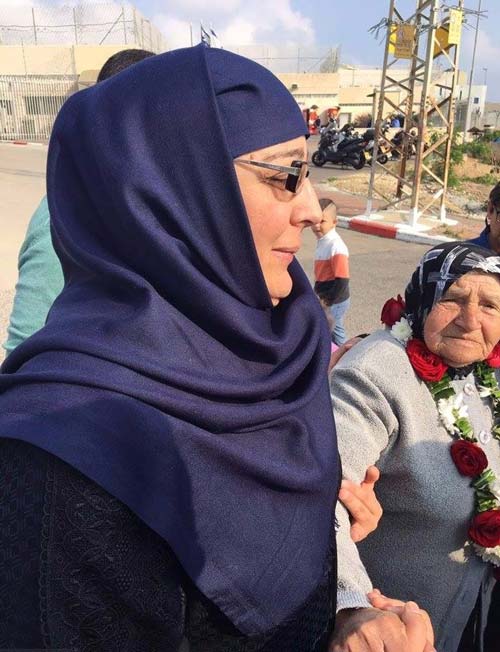 لينا الجربوني.. أقدم أسيرة فلسطينية إلى الحرية بعد 15 عامًا من الاعتقال في سجون الاحتلال الصهيوني