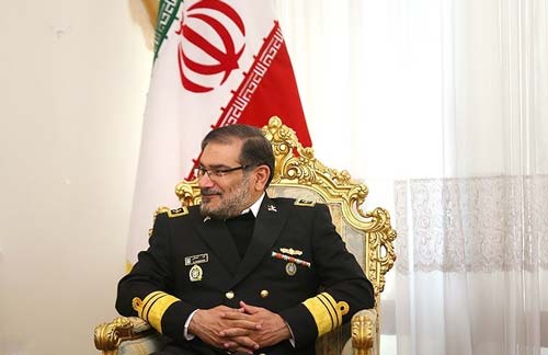 الأدميرال شمخاني: استخدام الولايات المتحدة للقنابل غير التقليدية لن يعزز أمنها القومي