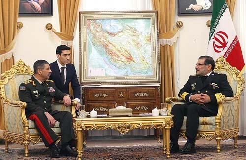 الأدميرال شمخاني: استخدام الولايات المتحدة للقنابل غير التقليدية لن يعزز أمنها القومي