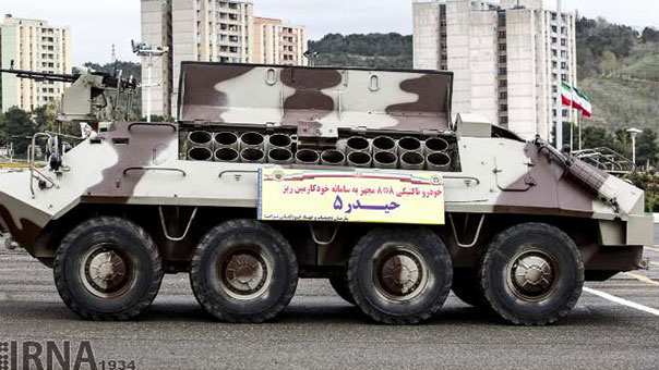 بالصور : إزاحة الستار عن اسلحة ومعدات دفاعية إيرانية جديدة