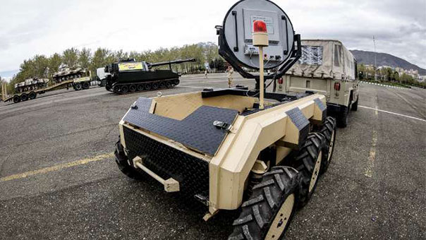 بالصور : إزاحة الستار عن اسلحة ومعدات دفاعية إيرانية جديدة