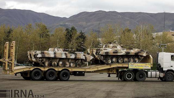 بالصور : إزاحة الستار عن اسلحة ومعدات دفاعية إيرانية جديدة