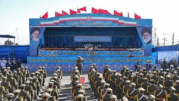 الشيخ روحاني في يوم الجيش الايراني: الجيش يعمل في إطار المصالح القومية