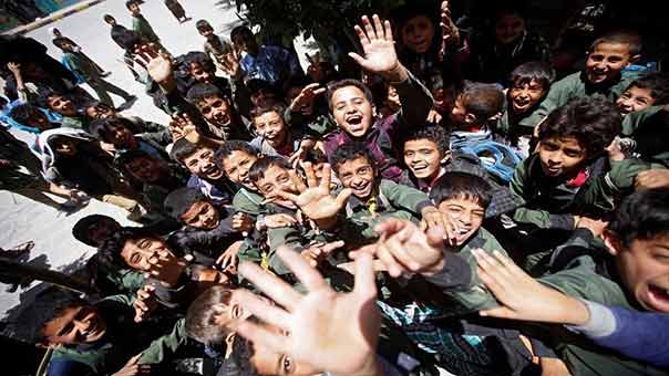 بعد خطر المجاعة..الأمم المتحدة تُحذّر: الأزمة الاقتصادية تهدّد تعليم ملايين الأطفال في اليمن