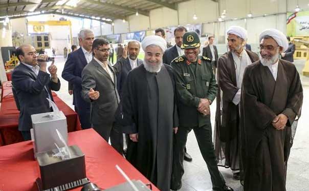 بالصور: إيران تزيح الستار عن 12 انجازا دفاعيا تتعلق بالرادارات والمطارات