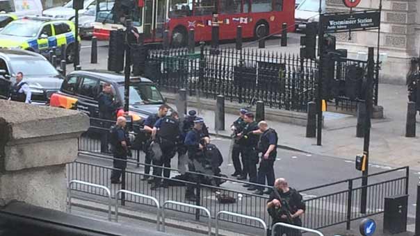 اعتقال مسلح بتهمة الإرهاب وسط لندن