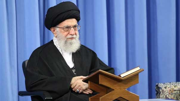 الإمام الخامنئي: الامة الإسلامية تعاني من هيمنة الغرب عليها