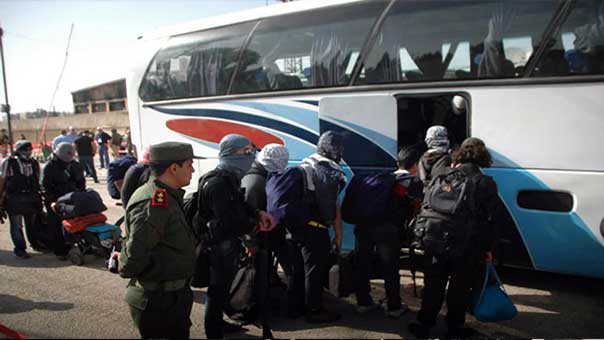 خروج الدفعة السابعة من مسلحي حي الوعر في حمص إلى إدلب