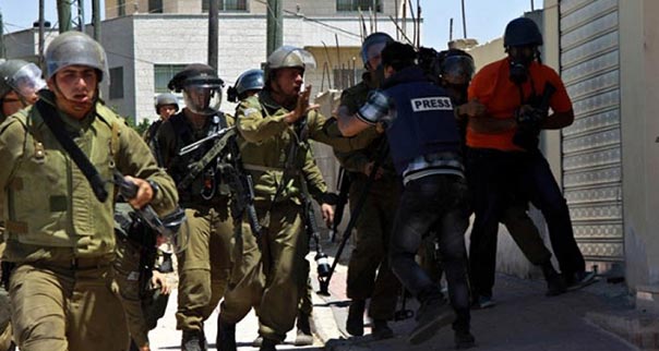 في &rsquo;اليوم العالمي لحرية الصحافة&rsquo; .. الاحتلال الصهيوني يُغيّب 28 إعلامياً فلسطينياً داخل سجونه!