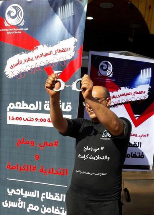 ’مشروب الكرامة’ يغزو مطاعم القطاع نُصرة للأسرى المضربين في السجون الصهيونية