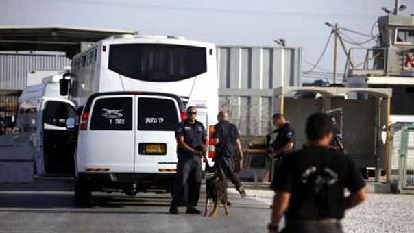 في اليوم الـ25 لـ&rsquo;إضراب الكرامة&rsquo; .. الاحتلال يُصعّد هجمته بحق الأسرى ودعوات فلسطينية ليوم غضب نصرة لهم