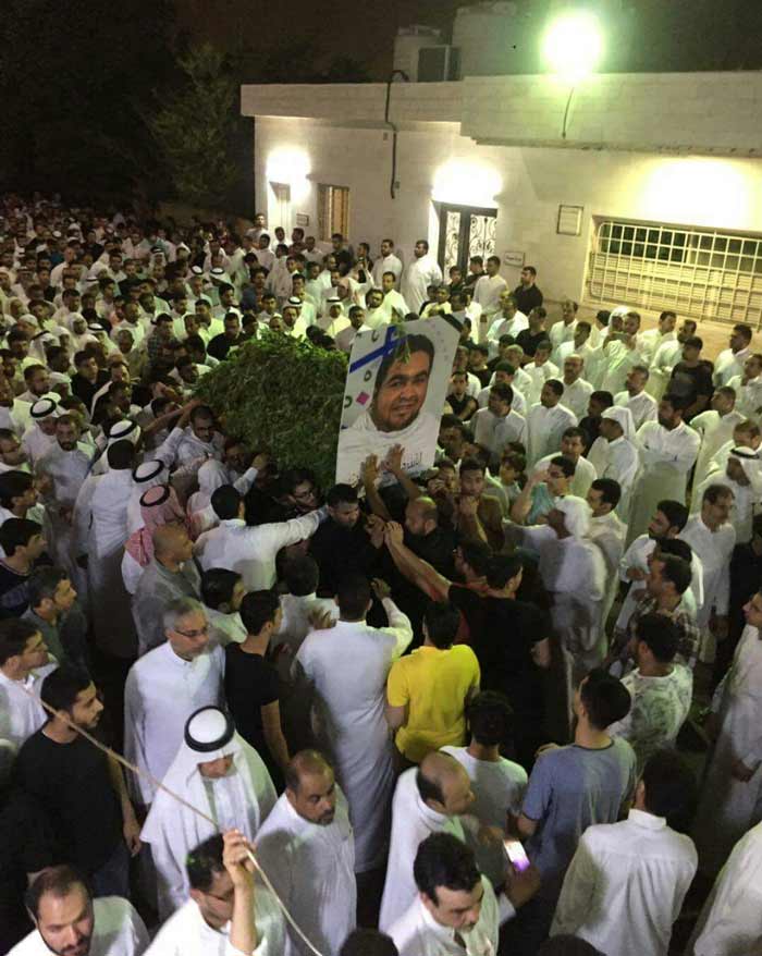 بالصور: القطيف تشيع الشهيد علي جواد والقوات السعودية تتابع استهدافها للمنازل والمساجد في العوامية