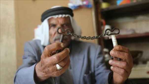 الحاج الخطيب يحتفظ بـ’مفتاح العودة’ منذ عقود.. وحُلم الرجوع إلى دياره لا يفارقه