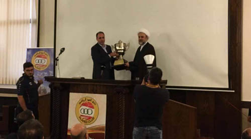 نادي العهد يهدي السيد نصر الله كأس بطولة الدوري اللبناني لكرة القدم
