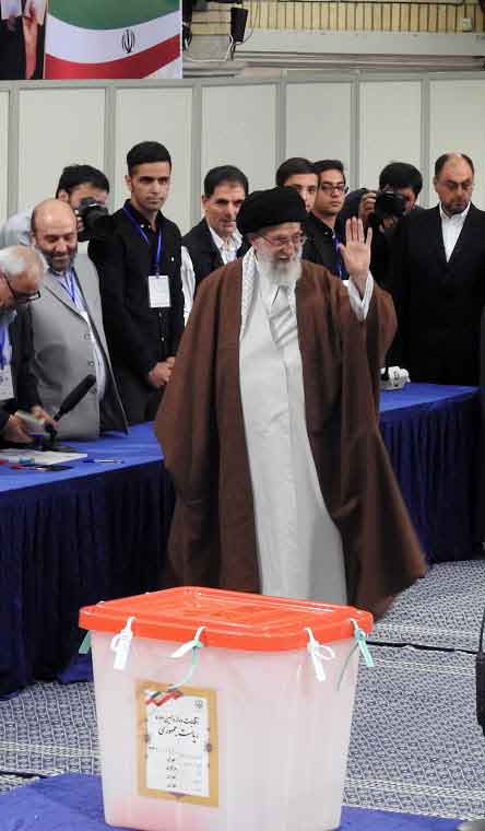 الشيخ حسن روحاني رئيسًا للجمهورية الاسلامية في إيران لولاية ثانية بنسبة 57% من الأصوات