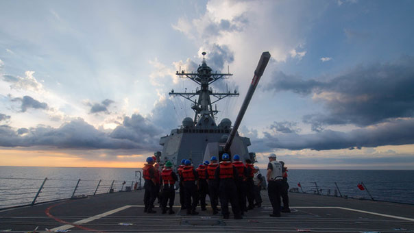 غضبٌ صيني بعد إبحار سفينة عسكرية أميركية قرب جزيرة في بحر الصين الجنوبي