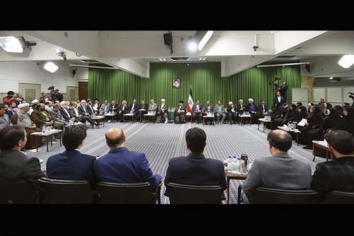 الإمام الخامنئي في لقائه مع الشعراء: لهجو رقصة السيف التي جمعت الجاهلية الحديثة مع الجاهلية القبلية