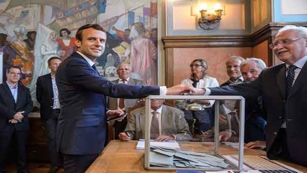 حزب ماكرون يتصدّر الجولة الأولى من الانتخابات التشريعية الفرنسية..وهزيمة مدوية لـ&rsquo;الإشتراكي&rsquo;