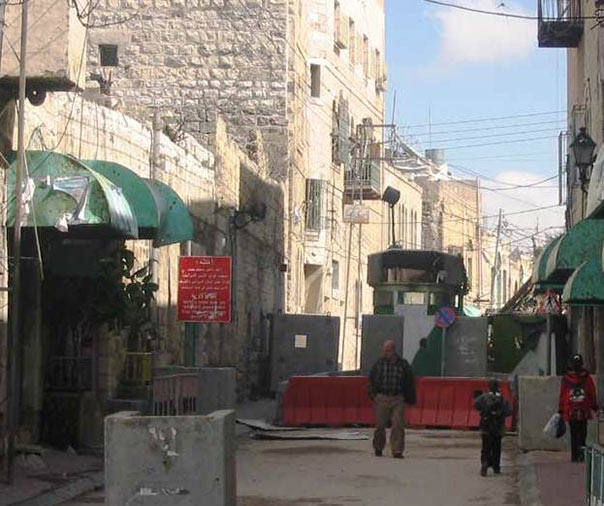 أسواق الخليل العتيقة .. تدفع ثمن تضييق الاحتلال وعربدة مستوطنيه